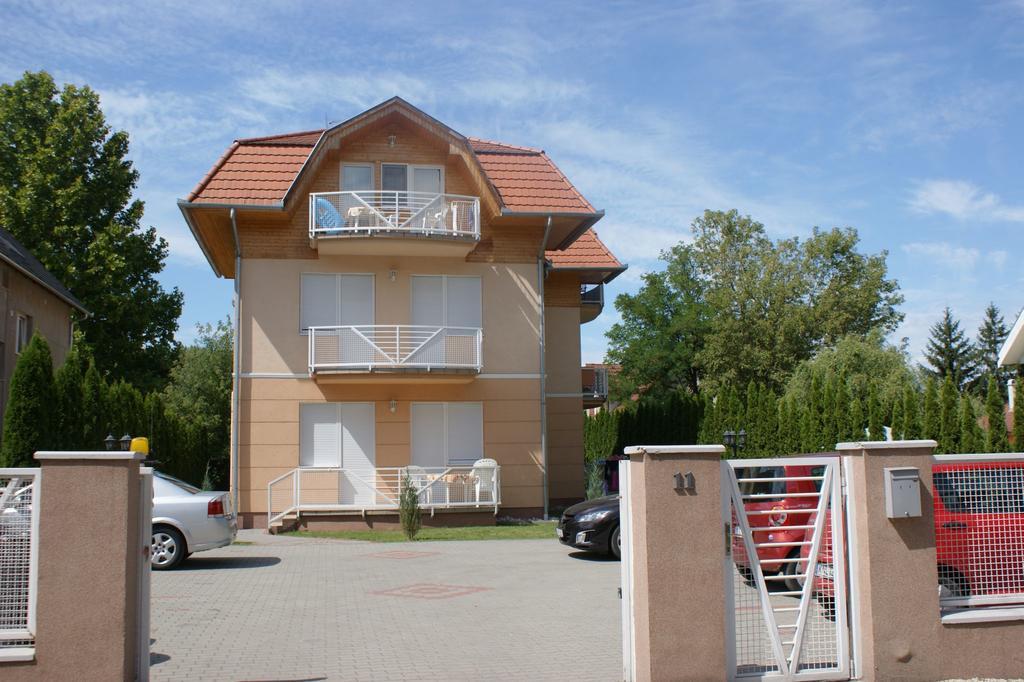 Arnyas Apartmanhaz Balatonlelle Exterior photo